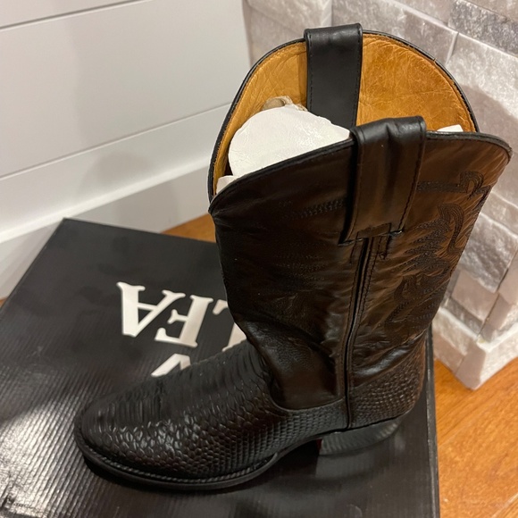 Cowboy Boots - Picture 4 of 11